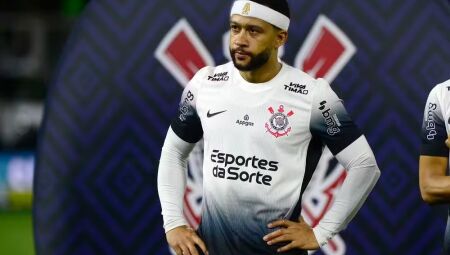 Memphis Depay em ação pelo Corinthians