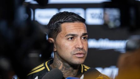 Dudu em apresentação no Atlético-MG  