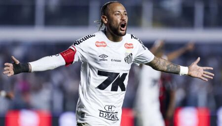 Neymar comemora o gol que marcou para o Santos sobre o Flamengo 