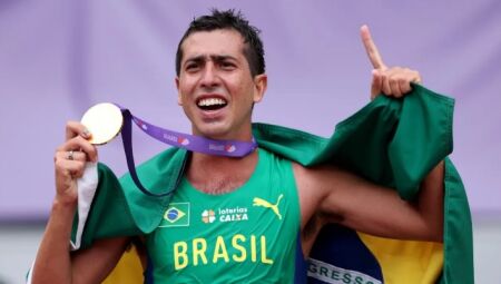 Caio Bonfim é ouro nos 20km do Mundial de Tóquio