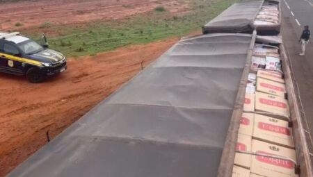 Motorista é preso contrabandeado 350 mil maços de cigarros em caminhão em Paranaíba