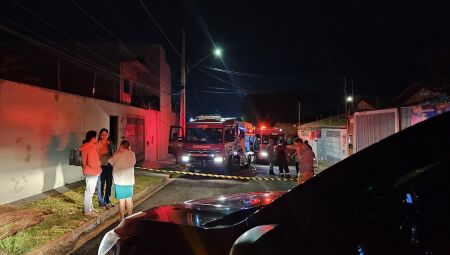 Uma faca com sangue foi achada no imóvel