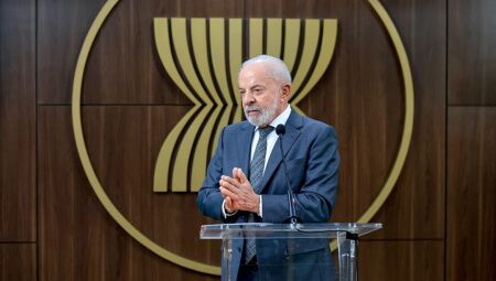 Lula segue em agenda internacional