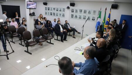 O debate também abordou temas como segurança, moradia e incentivo ao comércio