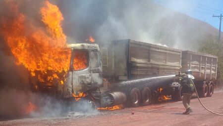 Cabine foi tomada por chamas