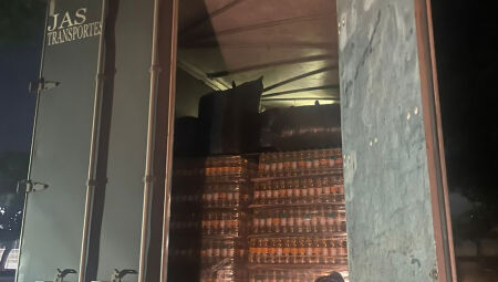 Carga de óleo foi usada como disfarce para itens contrabandeados