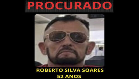 Polícia divulgou o cartaz do suspeito