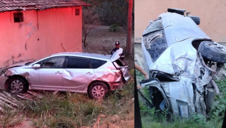 O carro tombou após o impacto e foi virado por populares, para que os ocupantes pudessem sair