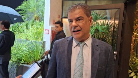 Nelsinho acompanha conversas sobre centro logístico