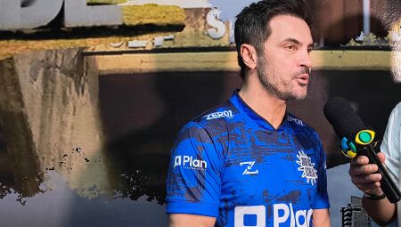 Falc&atilde;o concedeu entrevista antes de entrar na quadra