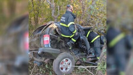 Motorista havia ficado preso nas ferragens