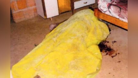 Corpo da v&iacute;tima encoberto por lona  