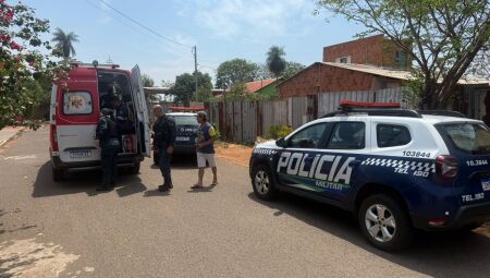 Jovem foi socorrido e levado até uma unidade de saúde