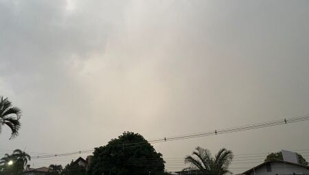 A previsão para esta noite é de pancadas de chuva, com muitas nuvens, possibilidade de queda de granizo