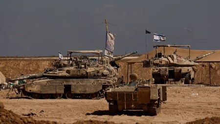 Tanques de Israel perto da fronteira com Gaza