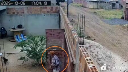 Ramão em seus últimos momentos em vida entrando na casa do criminoso