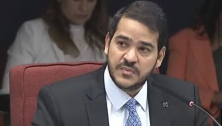 Jorge Messias lidera corrida por vaga no STF após aposentadoria de Barroso