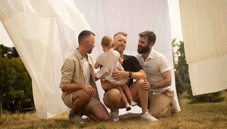 Trisal luta para ser reconhecido como pais de criança 