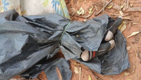 Homem é encontrado morto enrolado em lona preta na fronteira