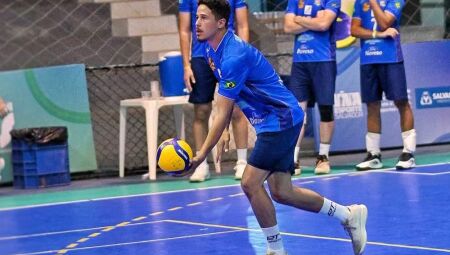 Jogador do Pantanal Vôlei em treinamento 
