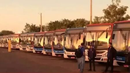 Ônibus ficaram nas garagens logo cedo