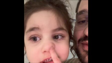 Filha de 3 anos do blogueiro Bitor coloca xuxinhas no nariz e mobiliza hospital