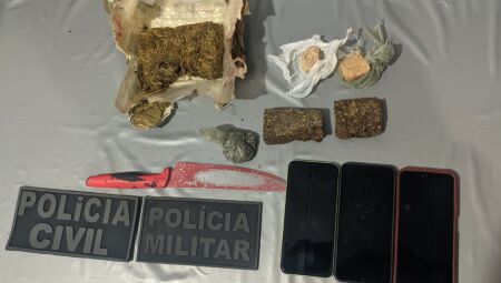 Itens apreendidos com os membros do Comando Vermelho