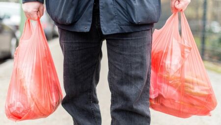 Mecânico é esfaqueado na saída de mercado e tem compras levadas no Jardim Carioca
