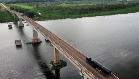 Ponte sobre o rio Paraguai