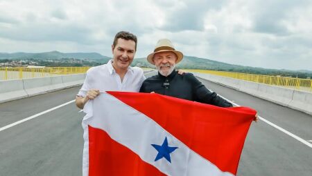 Lula com a bandeira do estado