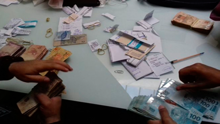 Dinheiro apreendido em uma das fases da Operação Lama Asfáltica - 