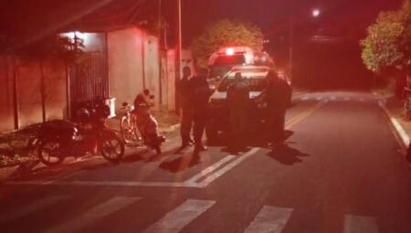 Filho e amigo foram presos em flagrante