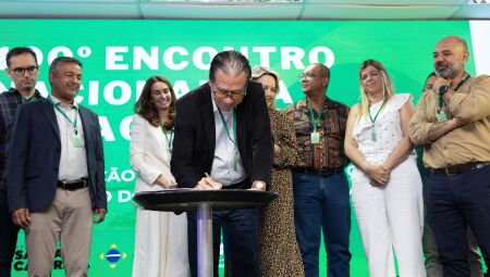 Assinatura do termo sobre a campanha