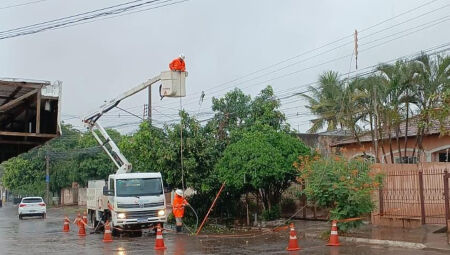 Reparos estão sendo realizados pela cidade
