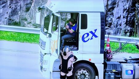 Motorista foi socorrido por equipes do GATE