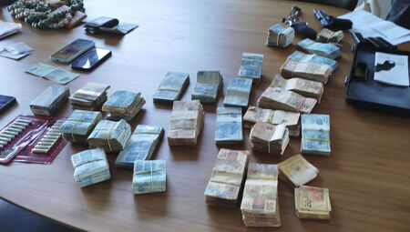 Quantias em dinheiro foram apreendidas na operação