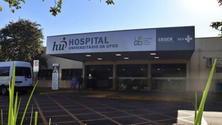 Menina está internada no Hospital Universitário, da UFGD