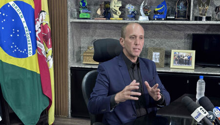 Rodrigo Manga foi afastado por decisão judicial