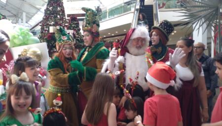 Magia do Natal ganha vida com a chegada do Papai Noel no Shopping Campo Grande