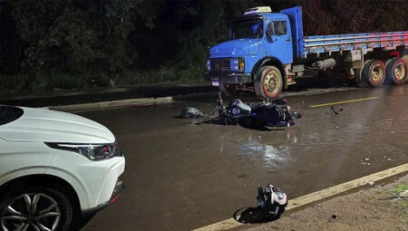 Colisão envolveu três veículos