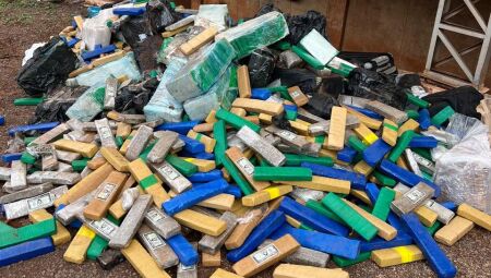 A destruição do material foi realizada em um forno industrial de alta temperatura