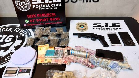 Com arma, crack e maconha, jovem é preso após denúncia em MS