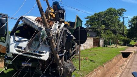 O acidente aconteceu durante a tarde de hoje