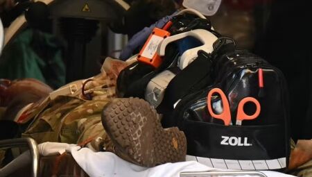 Soldado é socorrido após ser baleado perto da Casa Branca