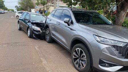 Acidente envolveu três veículos