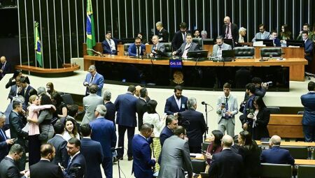 Votado após acordo com líderes da oposição, o texto segue agora para sanção presidencial 