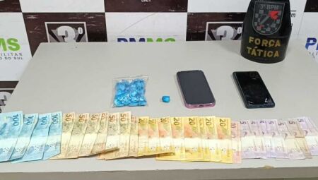 DOURADOS Casal é preso por tráfico de drogas em salão de beleza na Vila Cachoeirinha 29 novembro 2025 - 09h00Por Jessica Beatriz e Osvaldo Duarte  Material apreendido na ação 