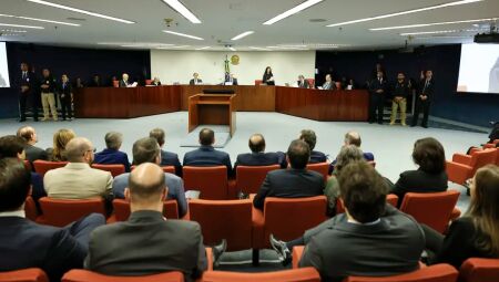 STF inicia julgamento