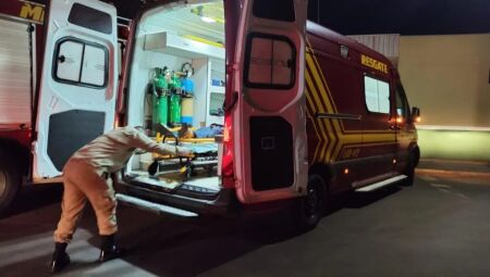 Vítima foi socorrida pelo Corpo de Bombeiros