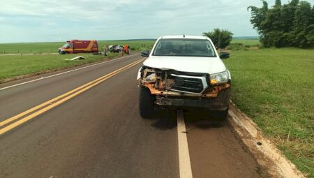Carros ficaram danificados com o acidente